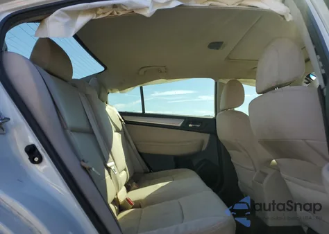 2015 Subaru Legacy 2.5I Premium из США, поврежденный, VIN 4S3BNAH63F3071693